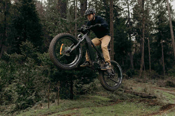 Meister der Trails: Entdecke die Geheimnisse einer aufrechten Körperhaltung beim Mountainbiken | Himiway