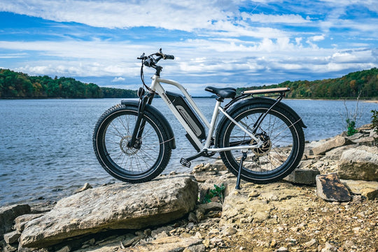 Wie man von einem Elektro-Mountainbike fällt, ohne sich zu verletzen